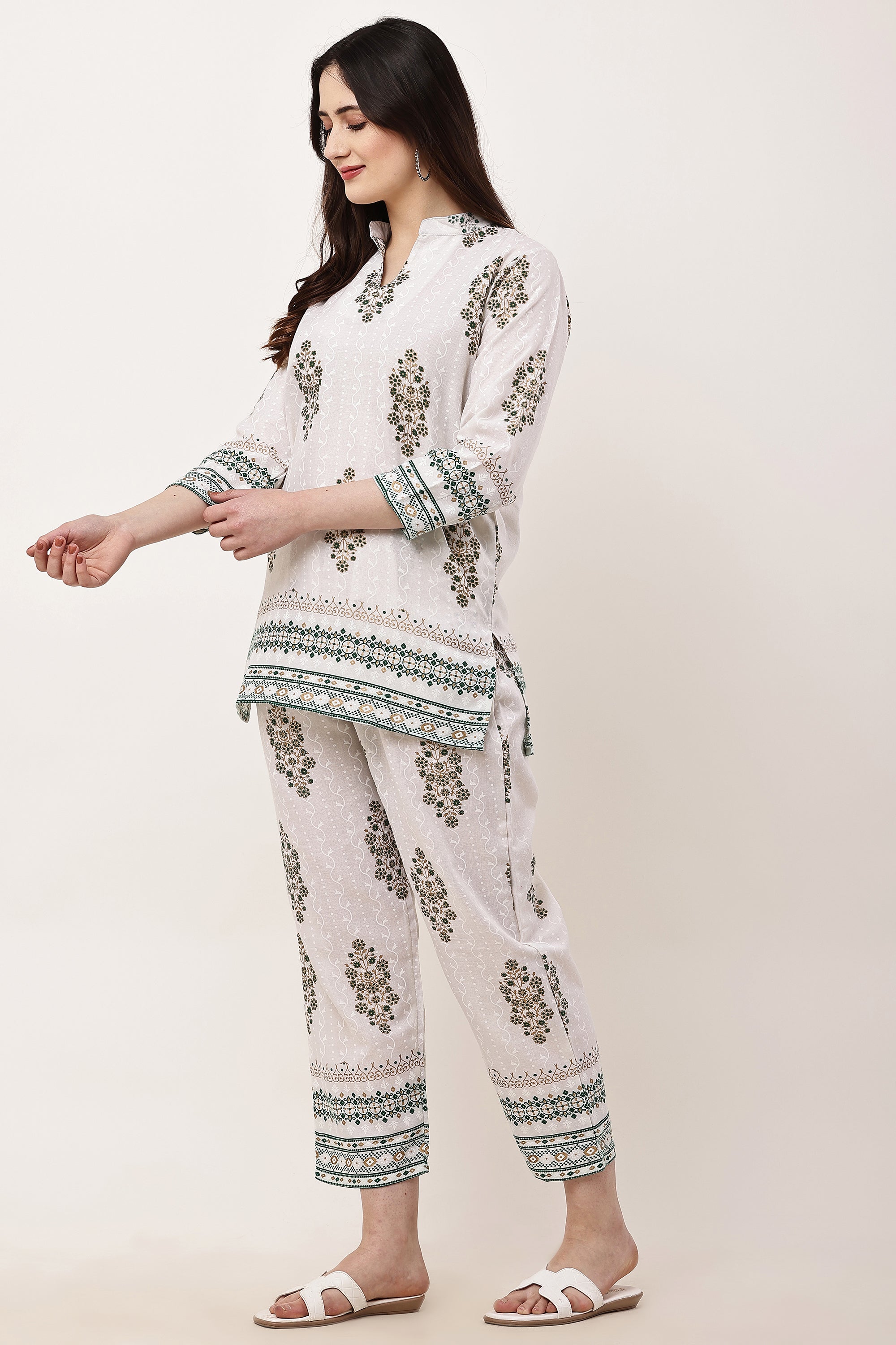 Elegant Beige Floral Print Kurta Pant Co-Ord Set