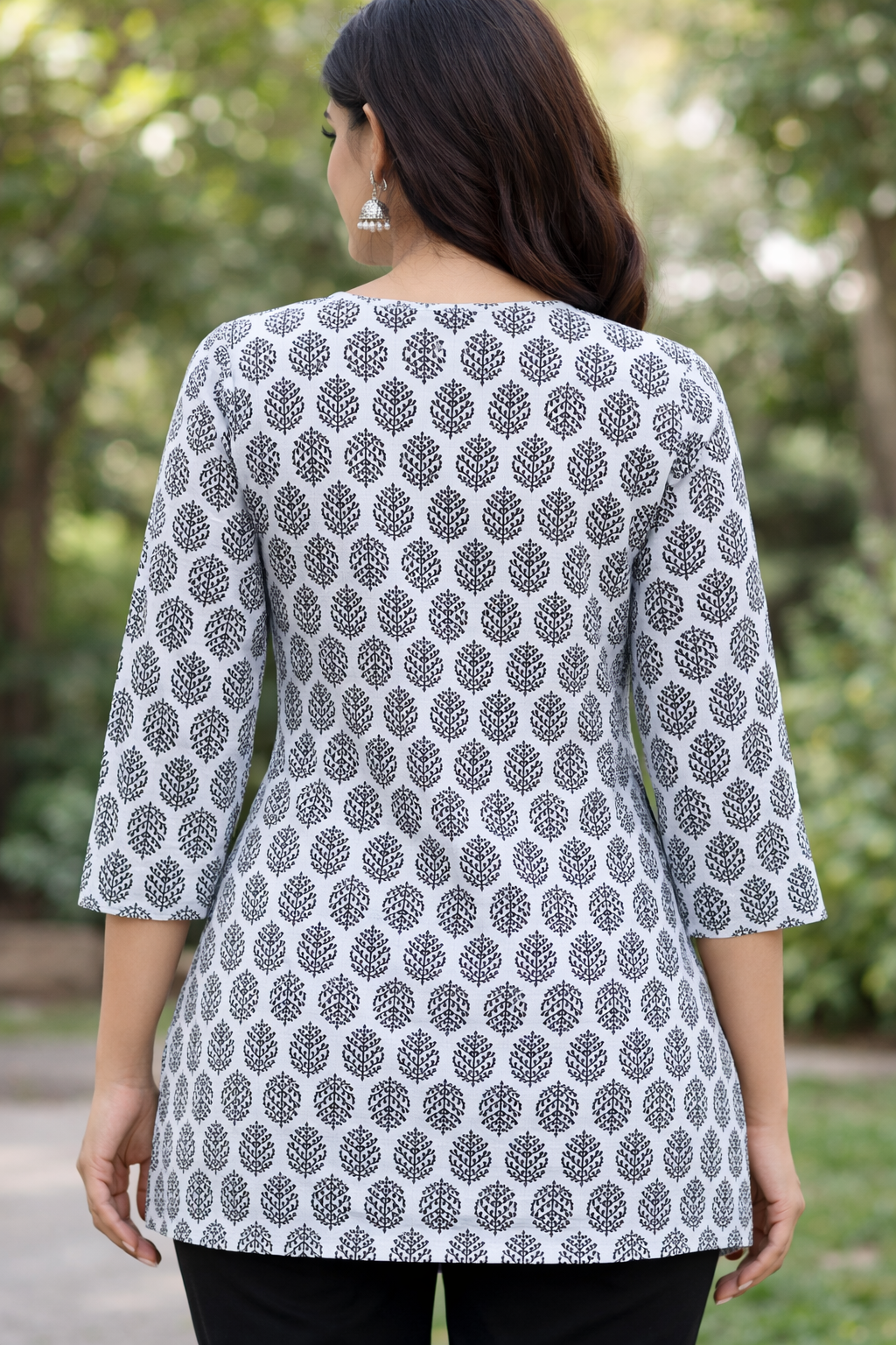 Women White & Black Leaf Print Kurti